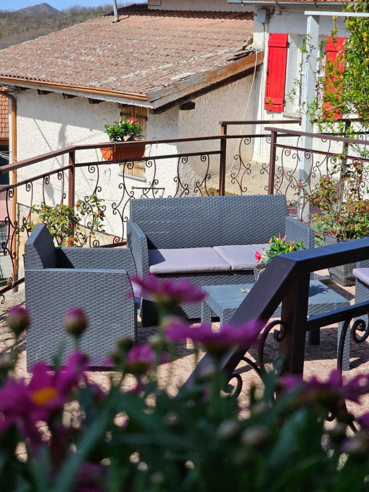 La Casa Della Lavanda Borgo Adorno Extérieur photo